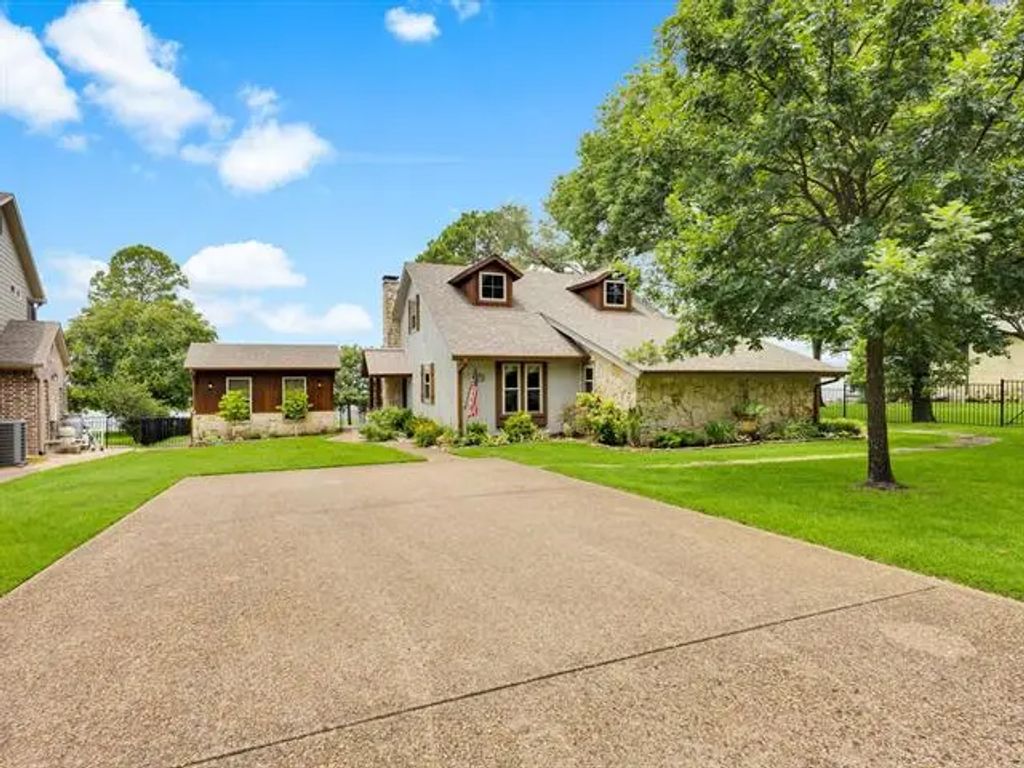 176 Enchanted Drive, Enchanted Oaks