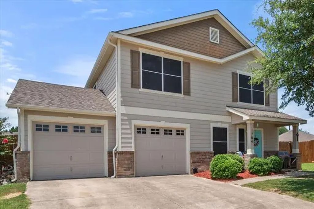 1704 Village Park Court, Burleson