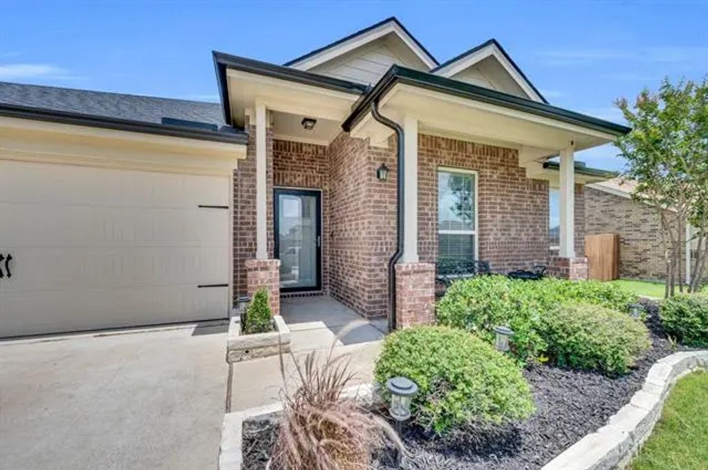 111 Broken Arrow Street, Waxahachie