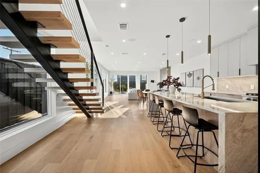 6529 Victoria, Dallas
