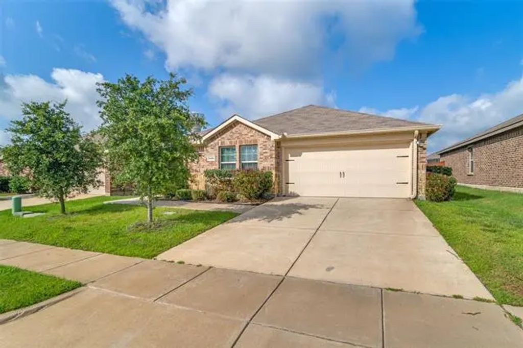 2403 Rosharon Drive, Forney