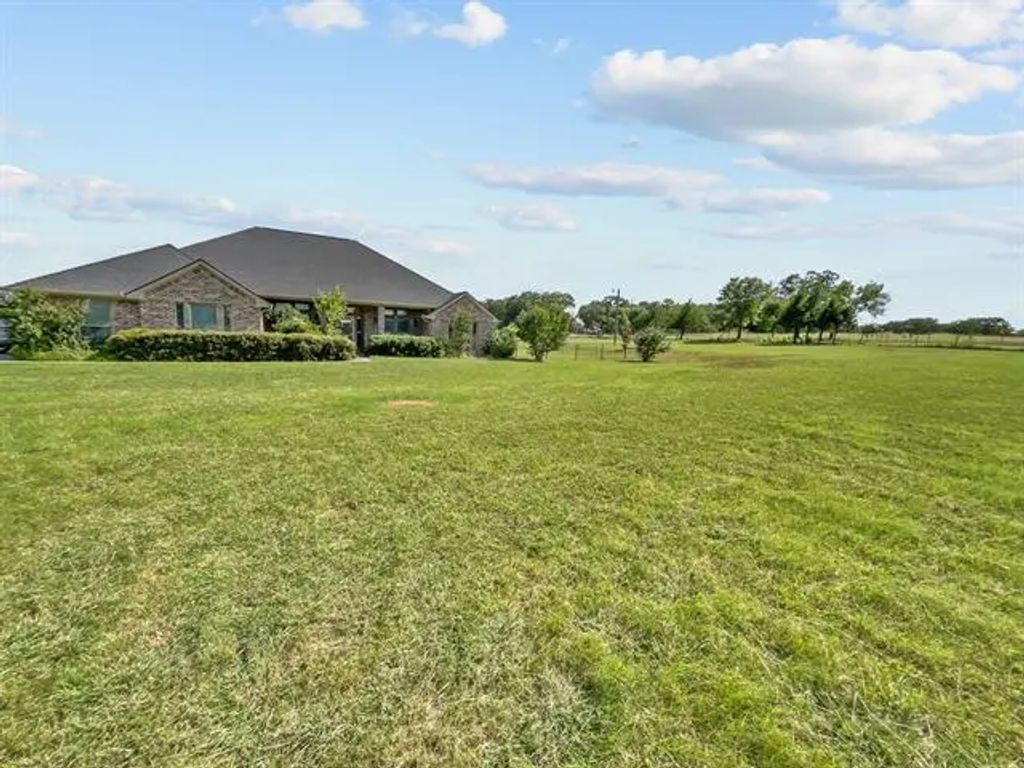 115 County Road 3383, Paradise