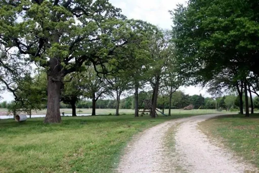12244 County Road 2290, Blooming Grove