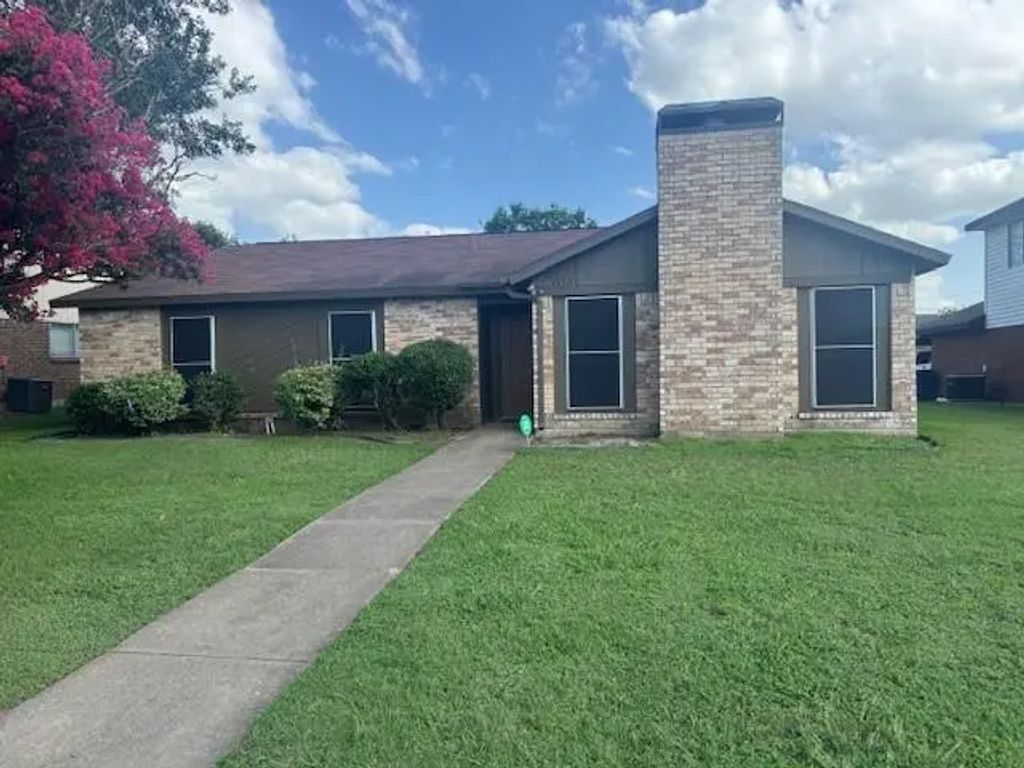 1378 Greenbriar Lane, Lancaster