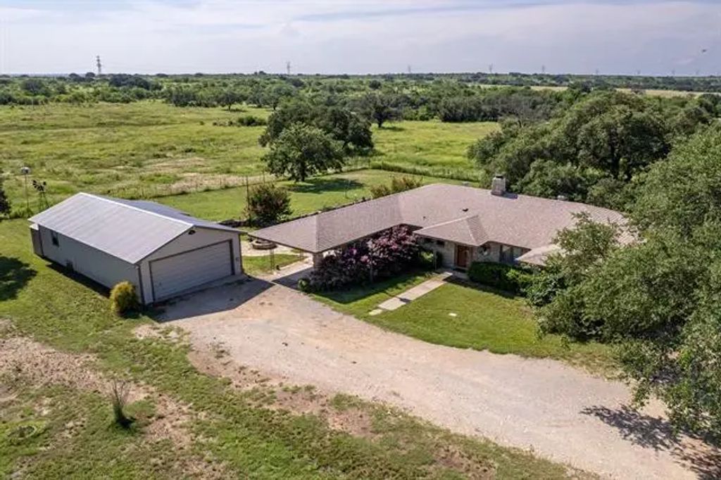 2600 County Road 294n, Early