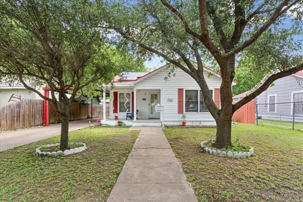 1229 Lewis Street, Bellmead