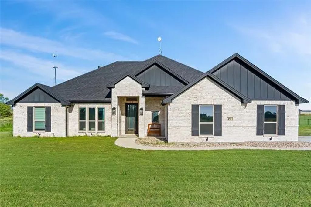 450 County Road 4699, Boyd