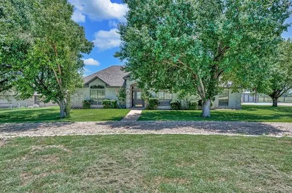 251 Private Road 4296, Clifton