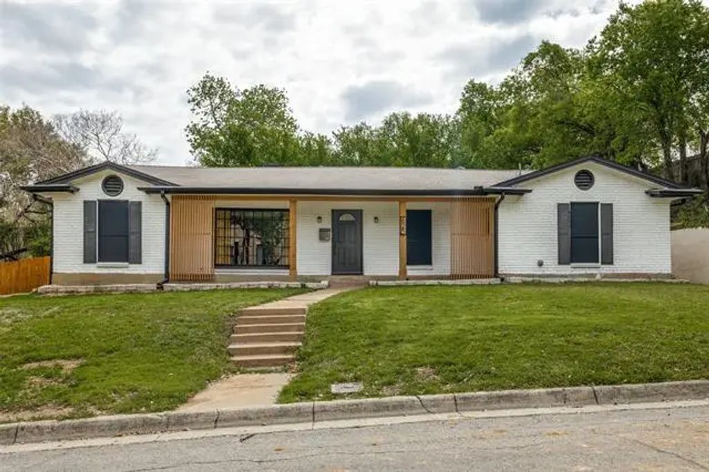 625 Blue Lake Drive, Fort Worth