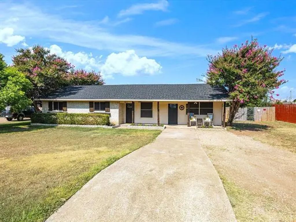 513 Bluebonnet Lane, Red Oak