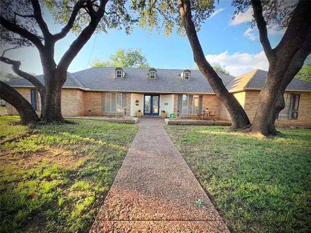 4124 Maryview Court, Haltom City