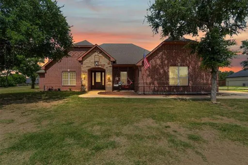 6767 Bridle Bit Trail, Fort Worth