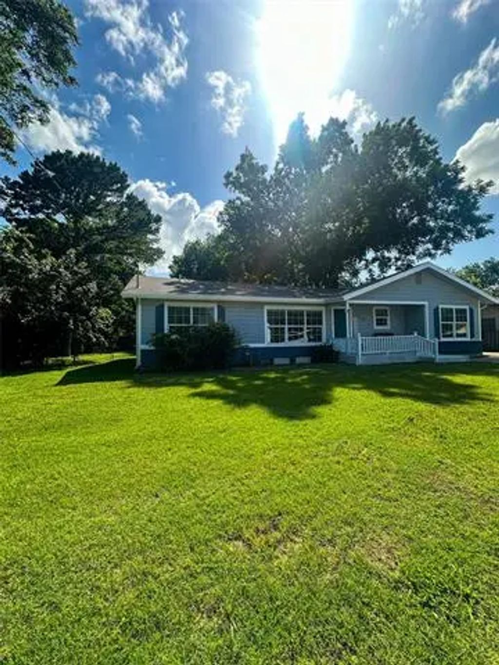 909 Baird Street, Cleburne