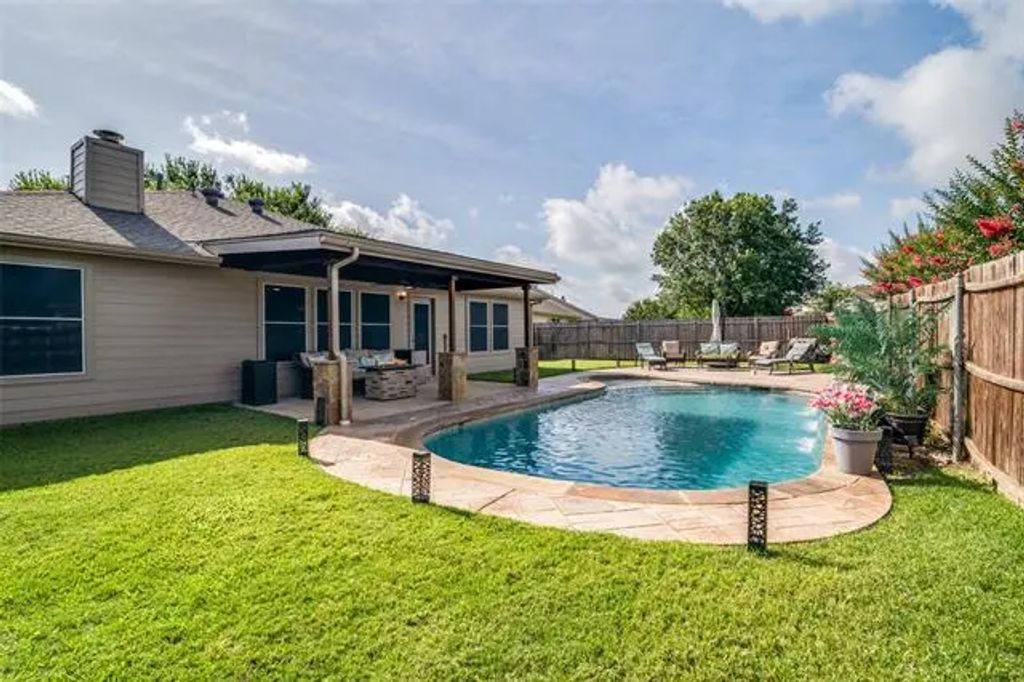 1015 Bainbridge Lane, Forney