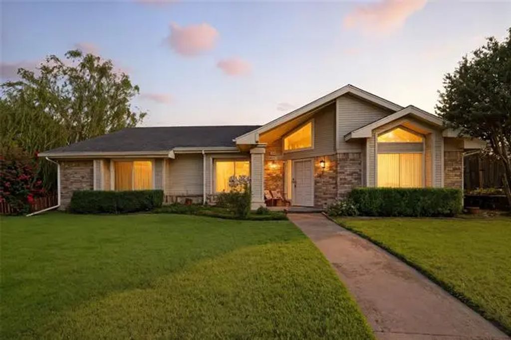 302 Hillside Court, Garland