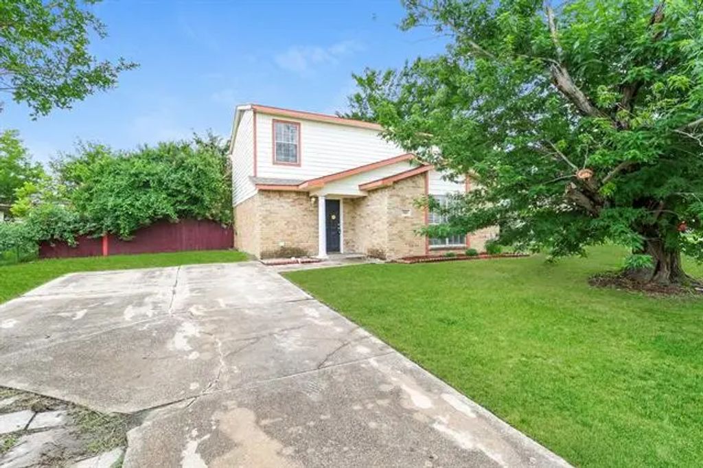 501 Curts Drive, Grand Prairie