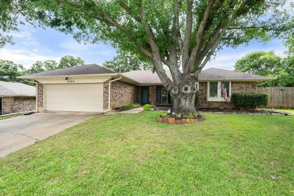 5504 Forest Bend Drive, Arlington