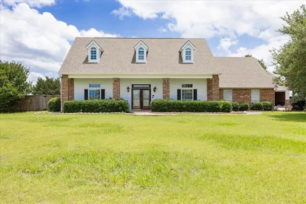 506 Lone Star Drive, Crandall