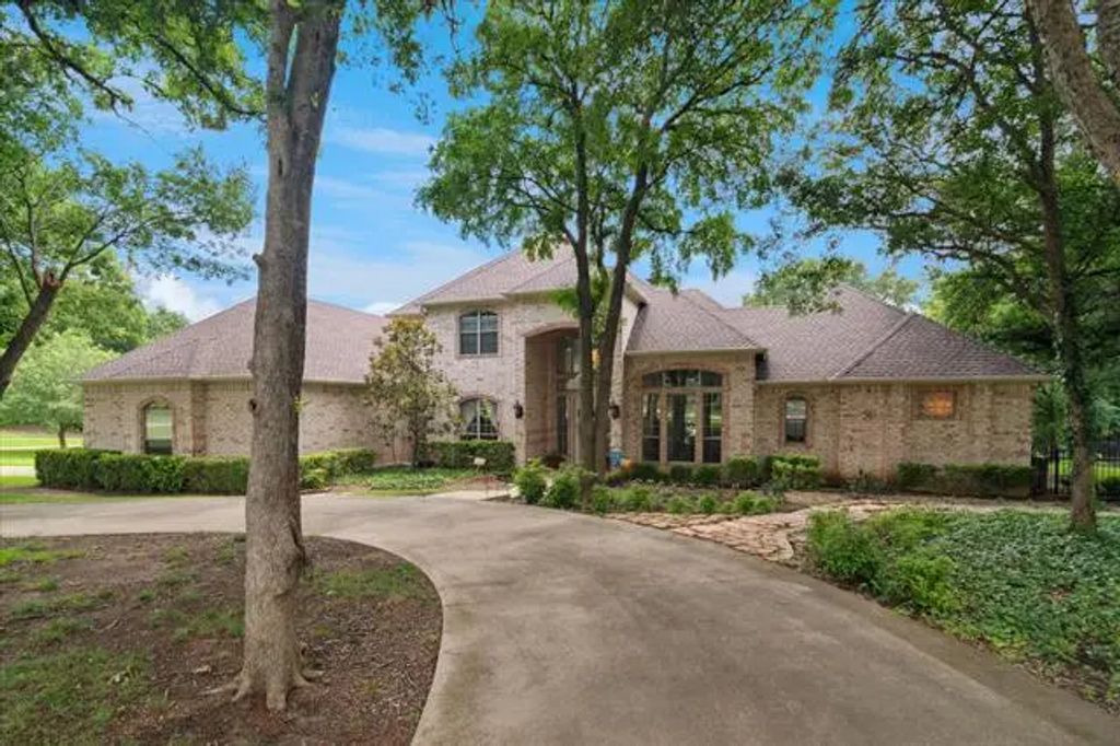 2202 Southern Oaks Drive, Cedar Hill