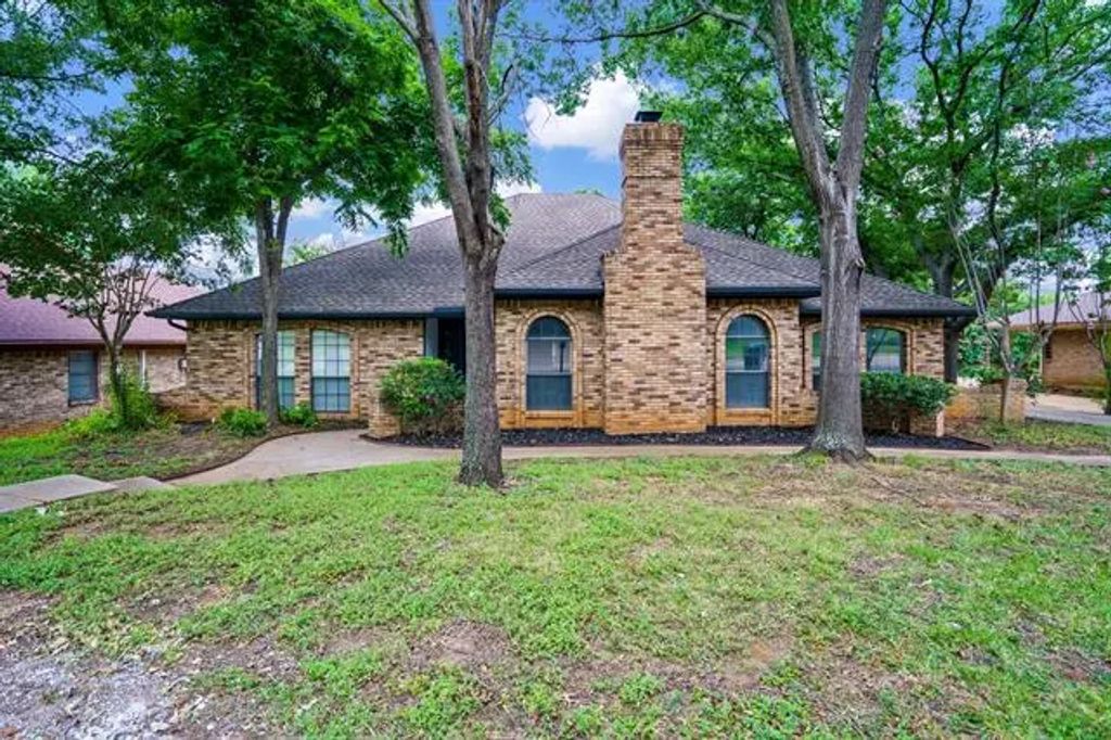 7566 Carriage Lane, Fort Worth