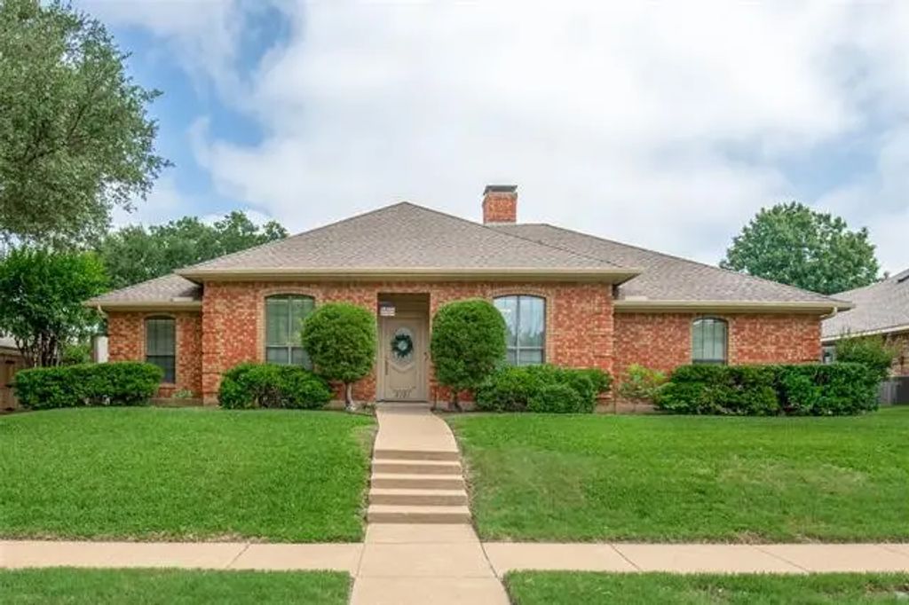 2121 Springwood, Carrollton