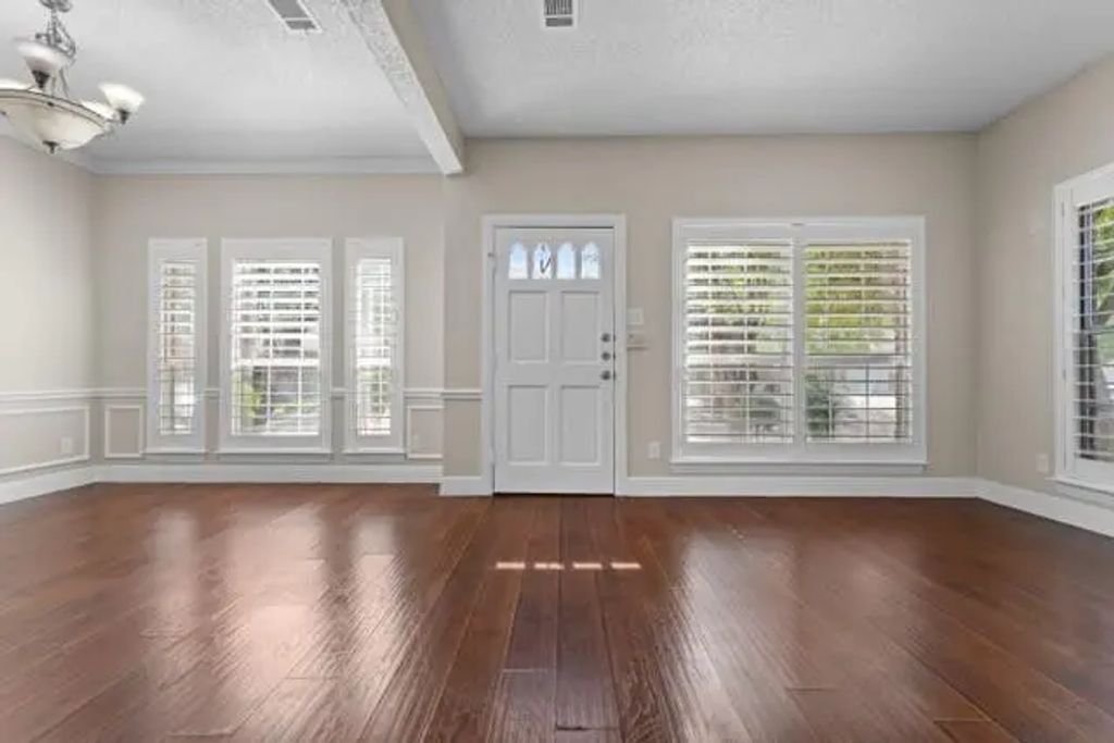 9435 Blue Jay Way, Irving