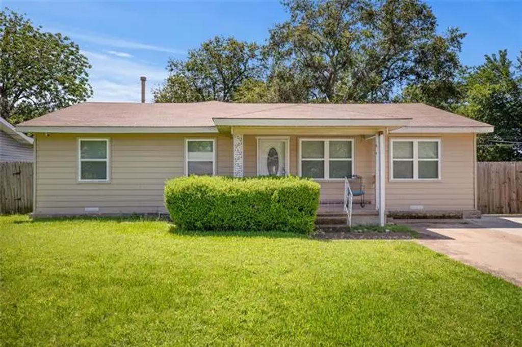 104 Charles Lane, Terrell