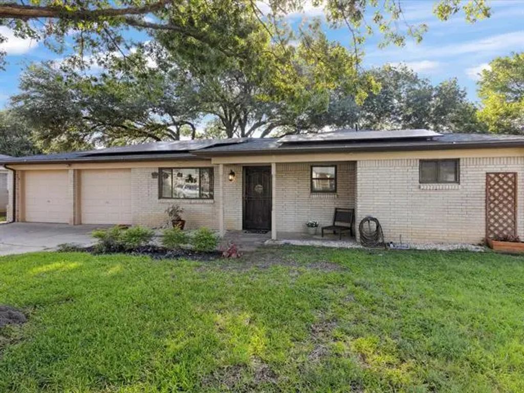 1228 Valentine Street, Hurst
