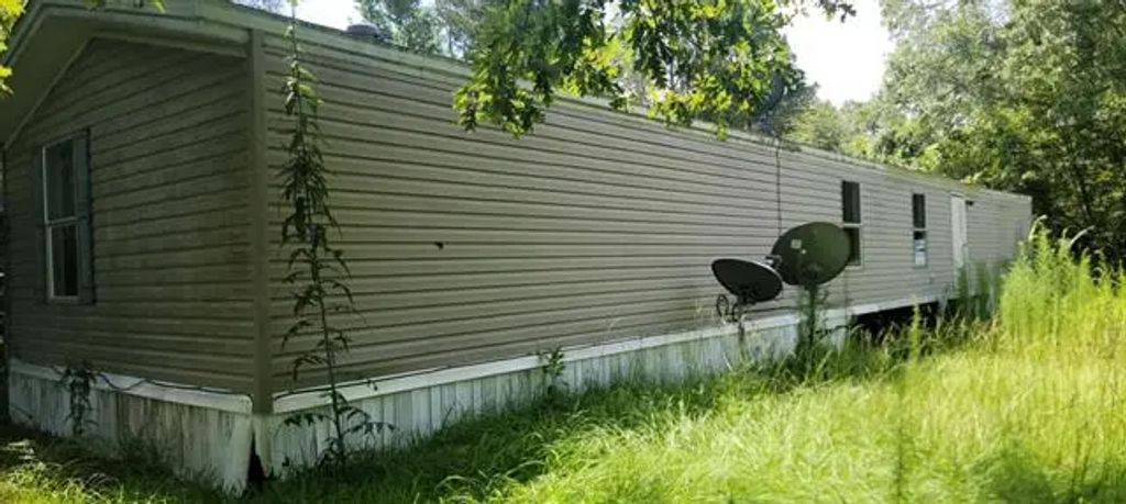401 Rae Road, Many
