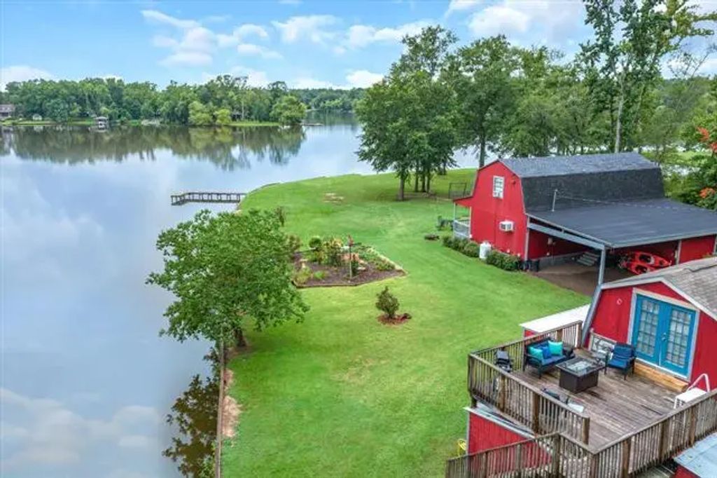 310 N Lake Drive, Murchison