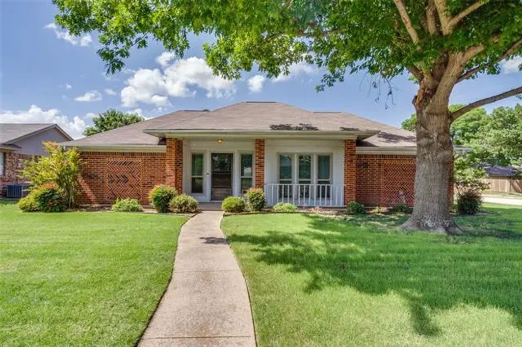 1301 Colmar Drive, Plano