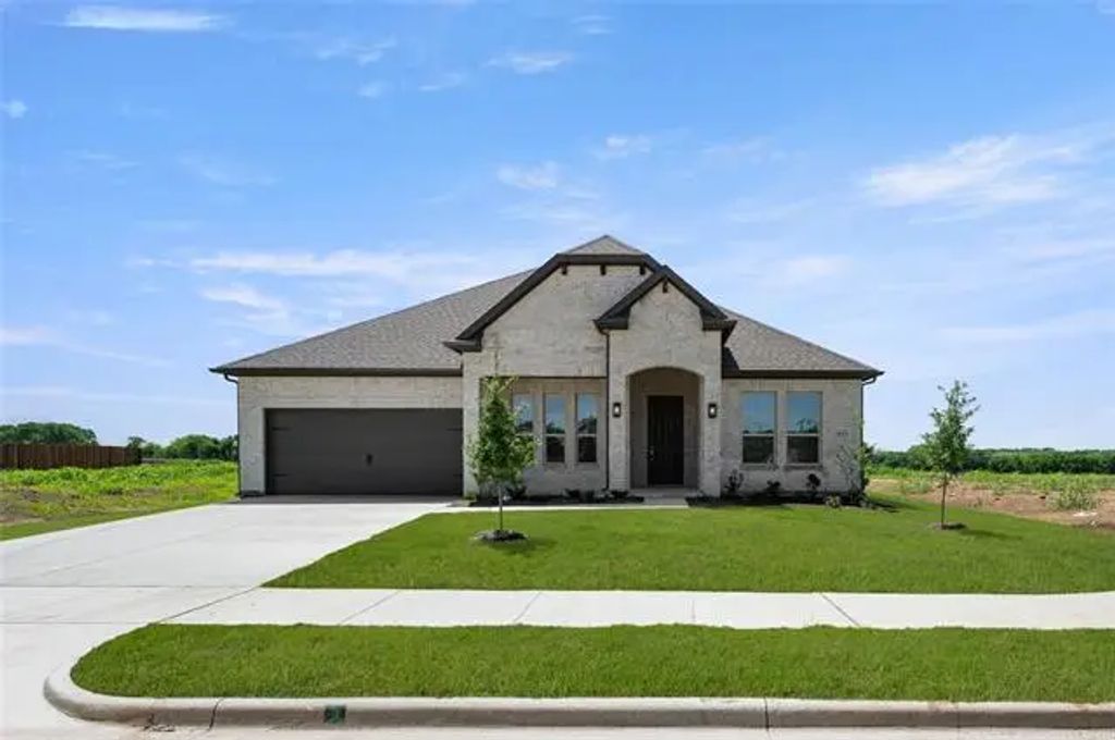 2413 Rams Horn, Waxahachie