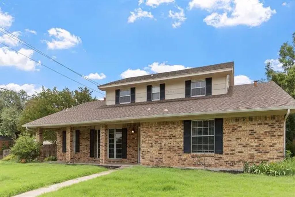 2700 Cross Bend Road, Plano