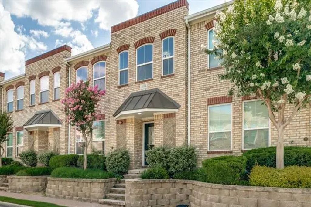 204 Lily Lane, Lewisville