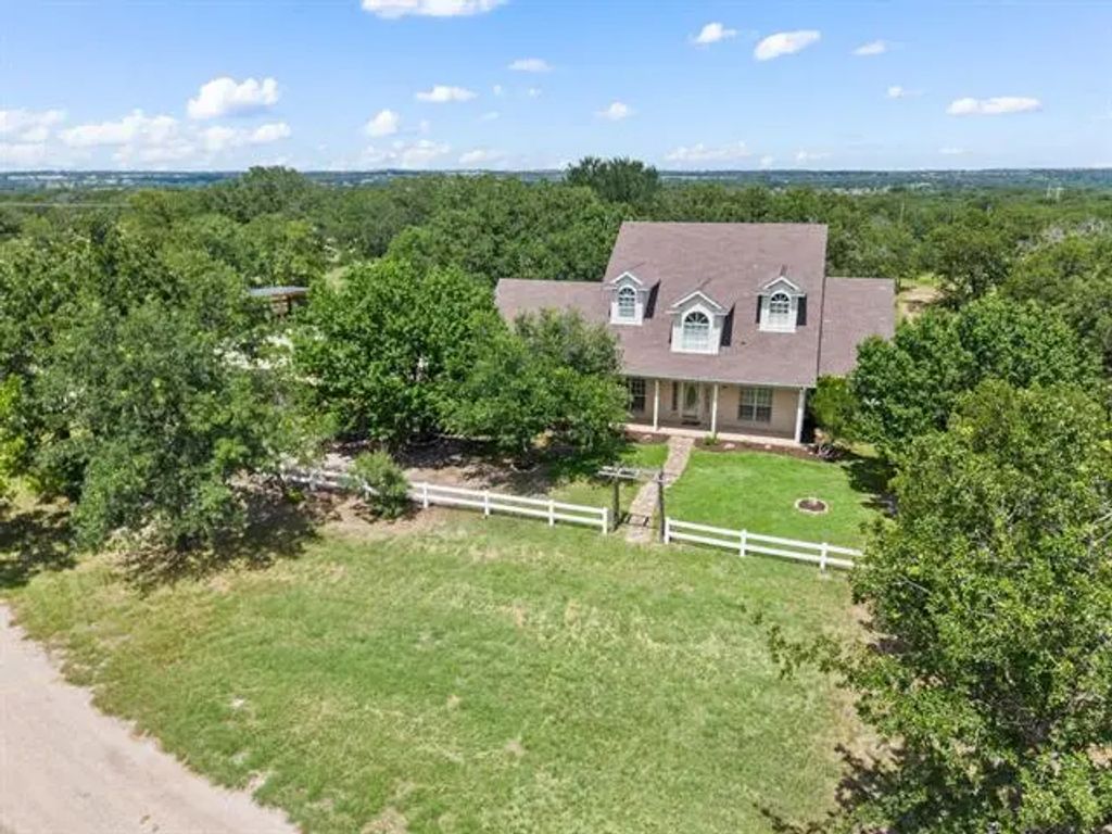 1833 Central Road, Weatherford