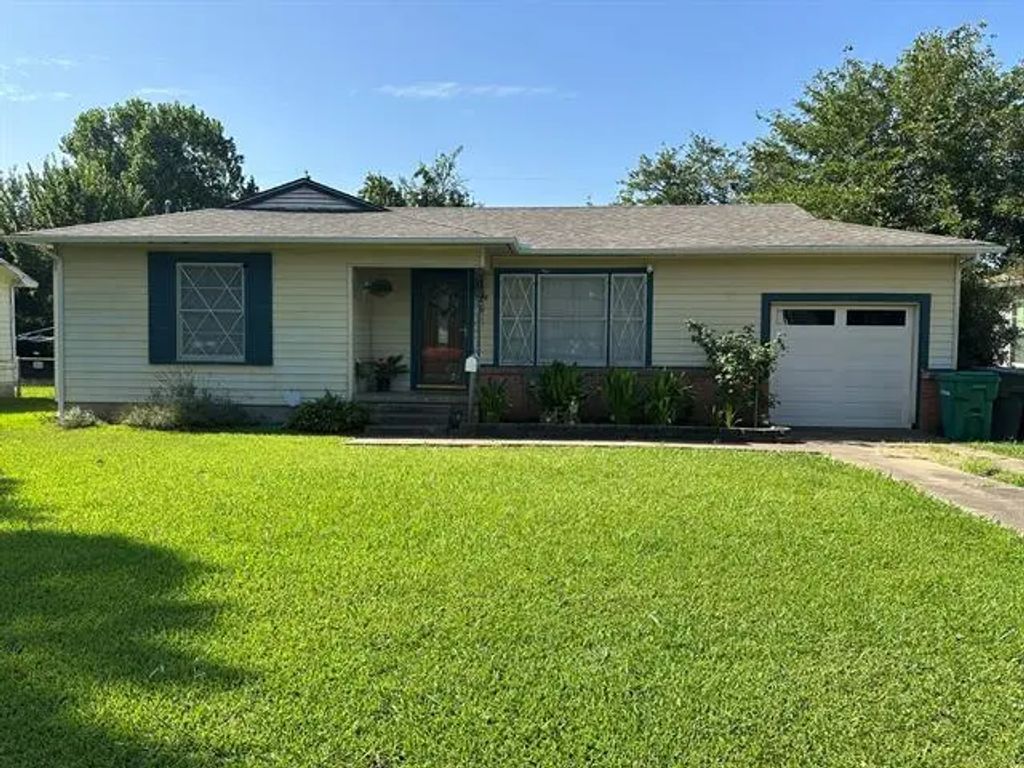 908 E Summit Street, Sherman