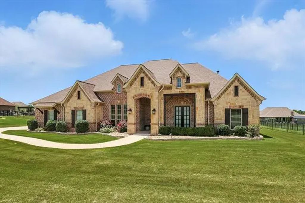340 Bear Country Drive, Aledo