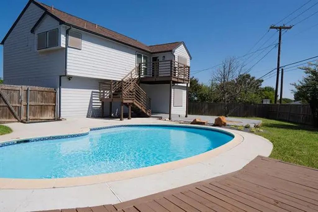 624 Mission Hills Drive, Arlington