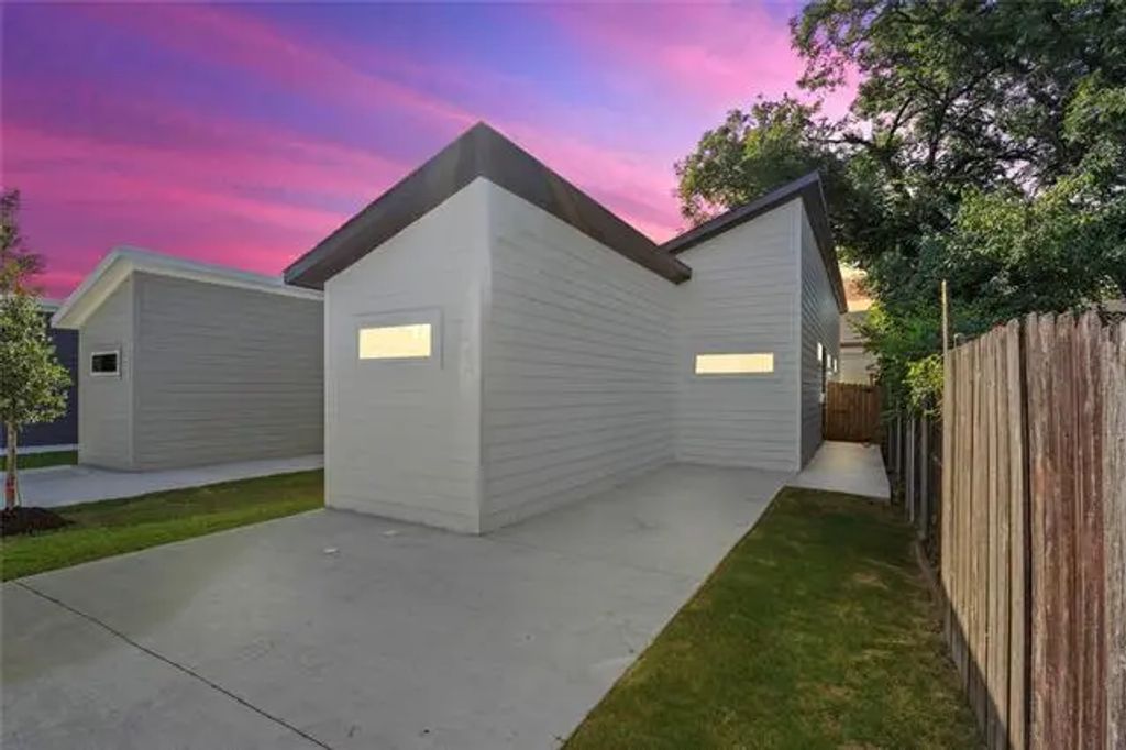 2223 Hooper Street, Dallas