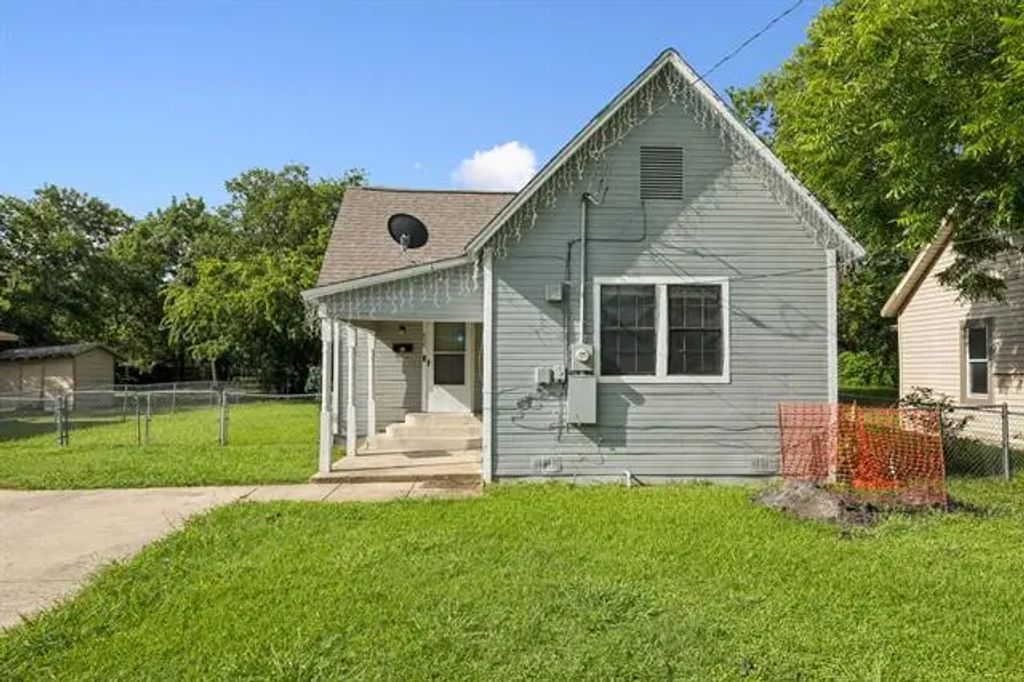 808 E High Street, Terrell