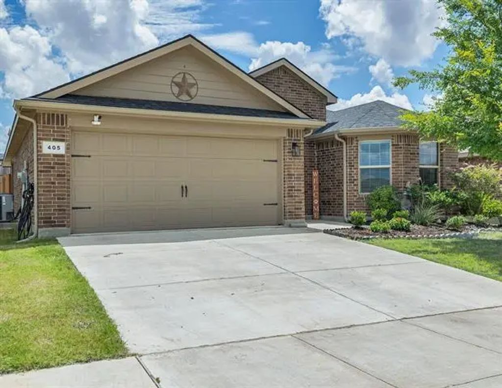 405 Houndstooth Drive, Fort Worth