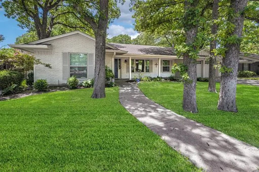 1822 Holm Oak Street, Arlington