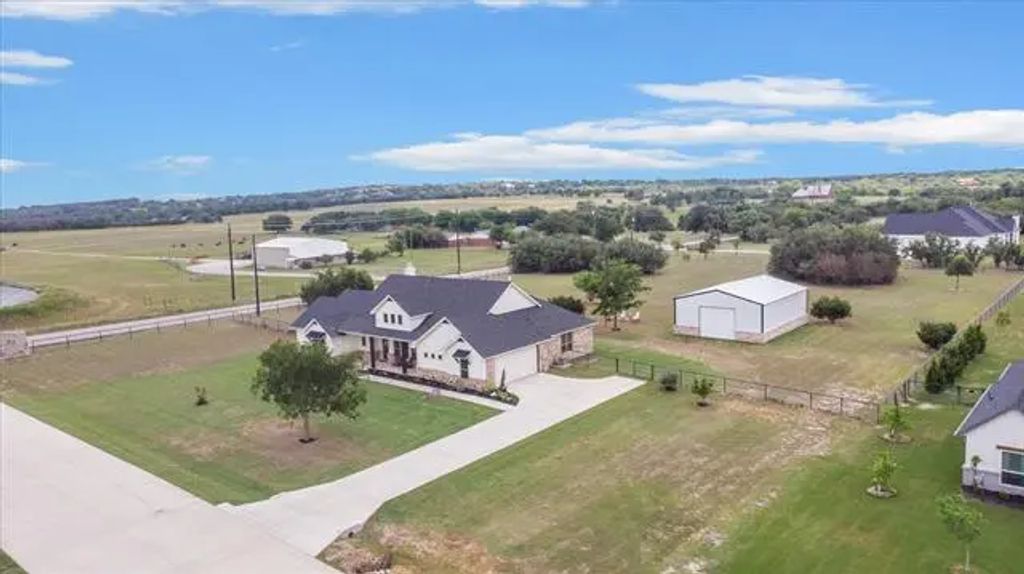 1001 N Oak Trail, Weatherford