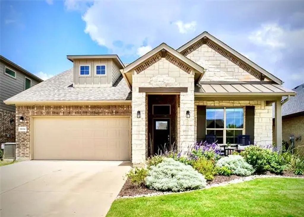 1604 Camp Court, Northlake