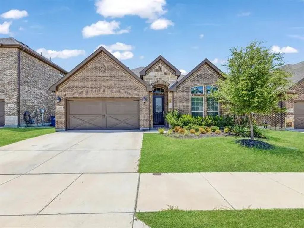 237 Mineral Point Drive, Aledo