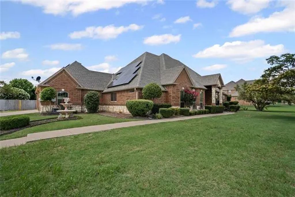5450 Lucca Drive, Fort Worth