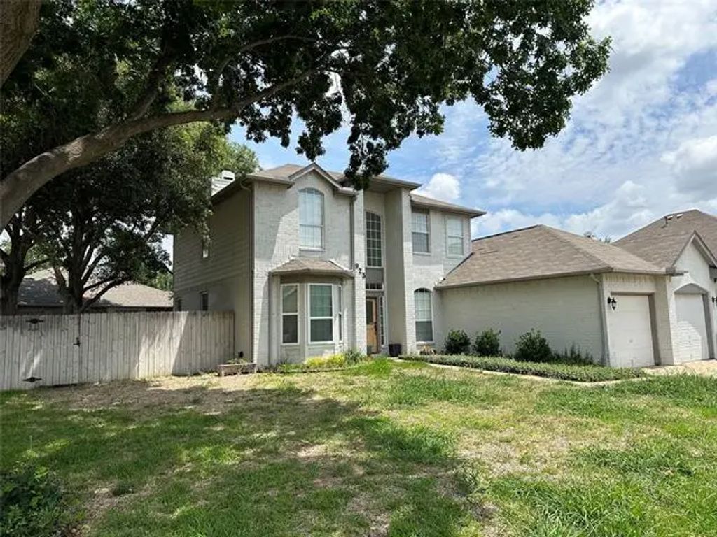 923 Felicia Lane, Arlington