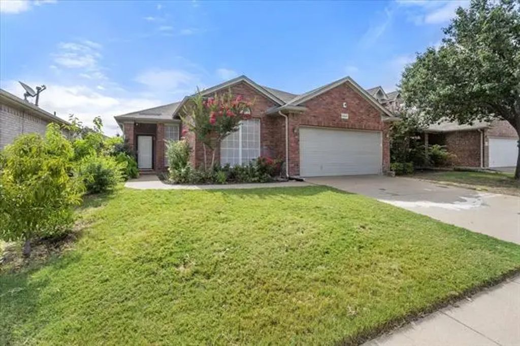 5924 Center Ridge Drive, Fort Worth