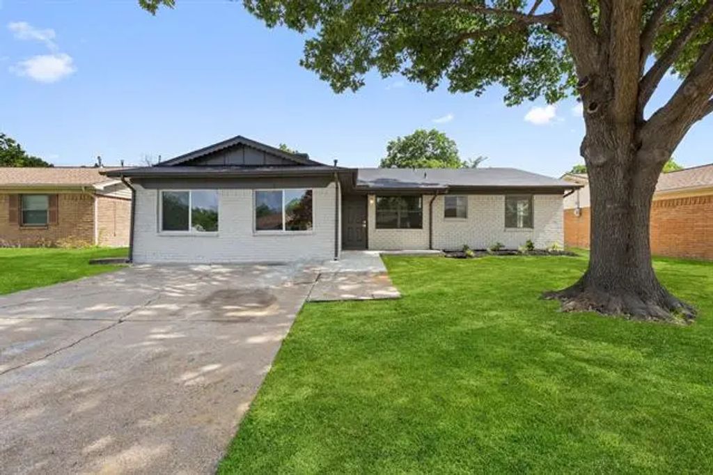 719 Sara Drive, Mesquite