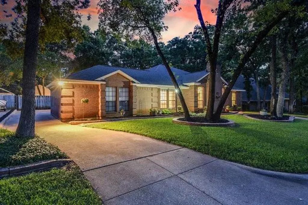 3008 Stone Bluff Court, Arlington